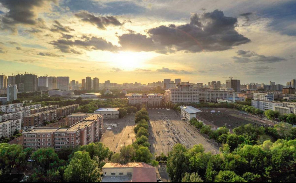 占地面积最大的学校是哪个,中国有几所森林学校