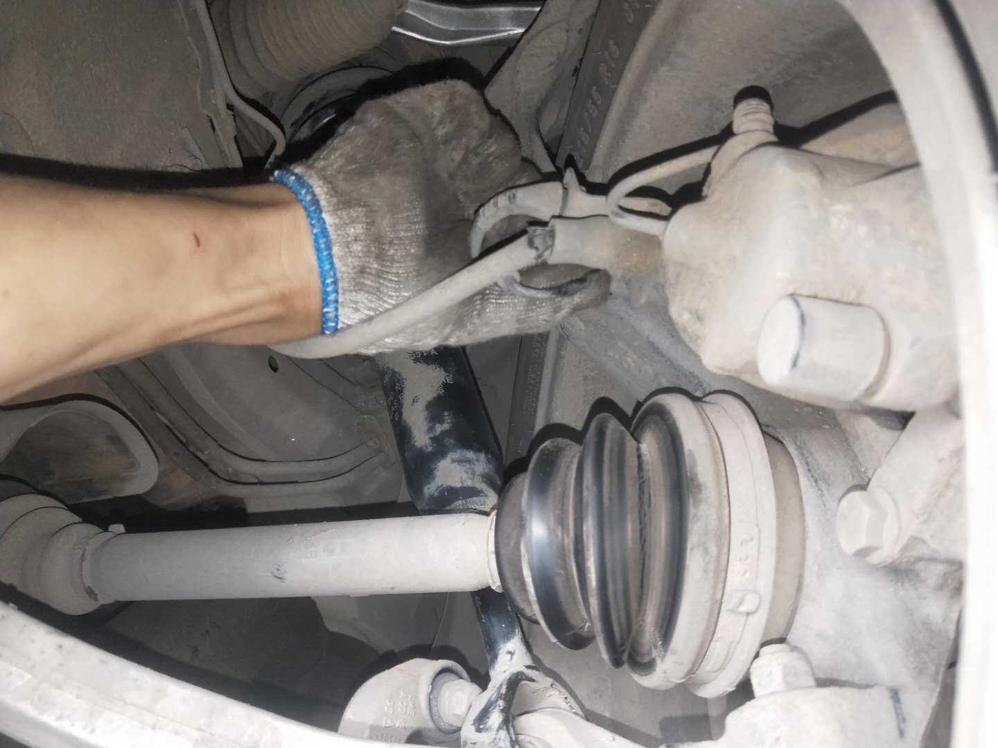 奥迪6缸2.8发动机通病,奥迪2.8v6发动机抖动缺缸