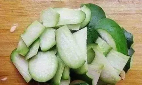 鞋子很臭怎么去除臭味,刷过的鞋子还是有臭味怎么解决