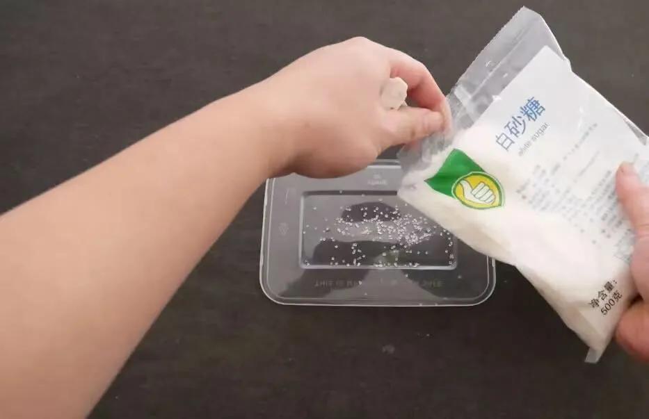 彻底消灭蟑螂的土方法，安全无毒，一天蟑螂全灭光，赶紧告诉家人