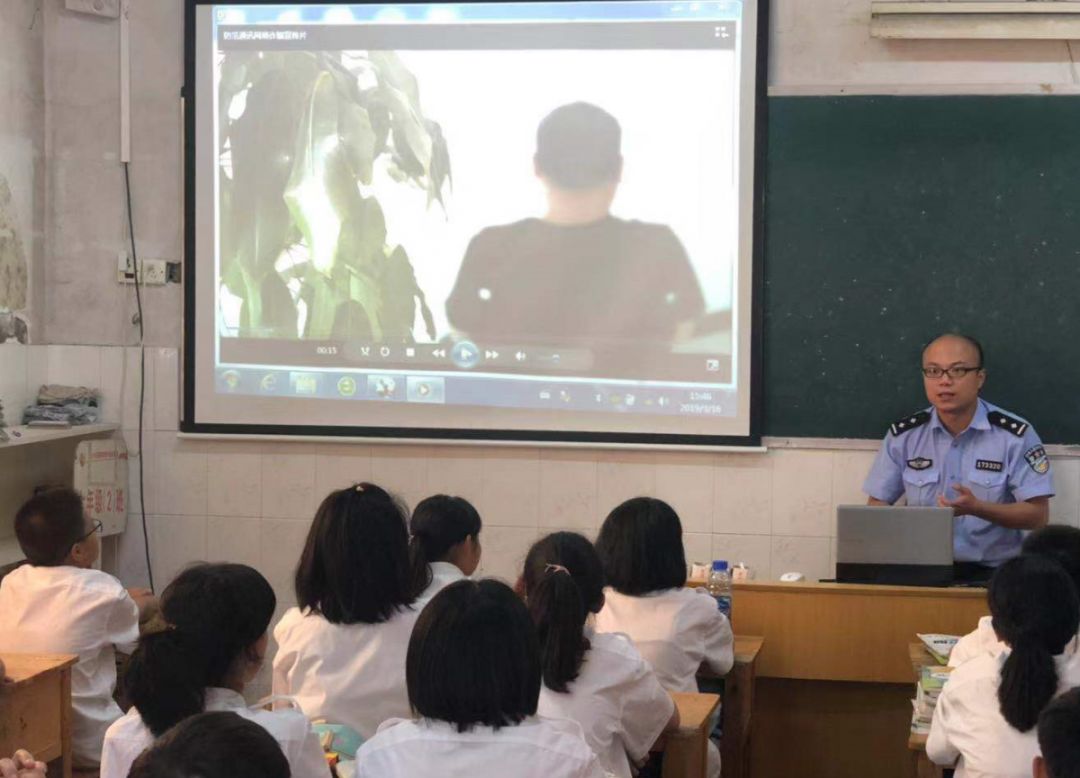 中弹牺牲的儿子,牺牲时年仅十几岁的孩子