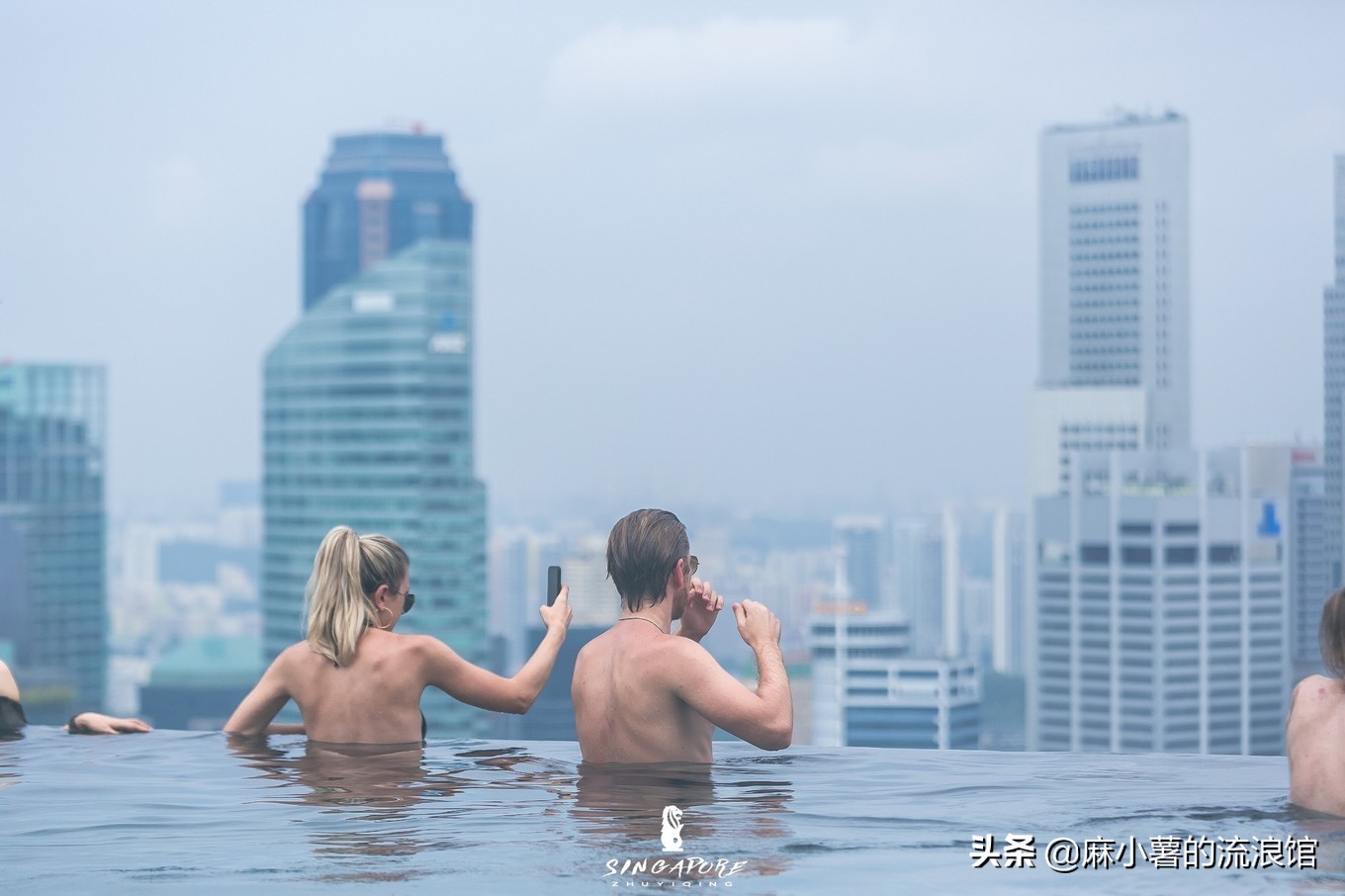 新加坡最豪华的体验,金沙酒店楼顶无边泳池,只有住一晚才能享受