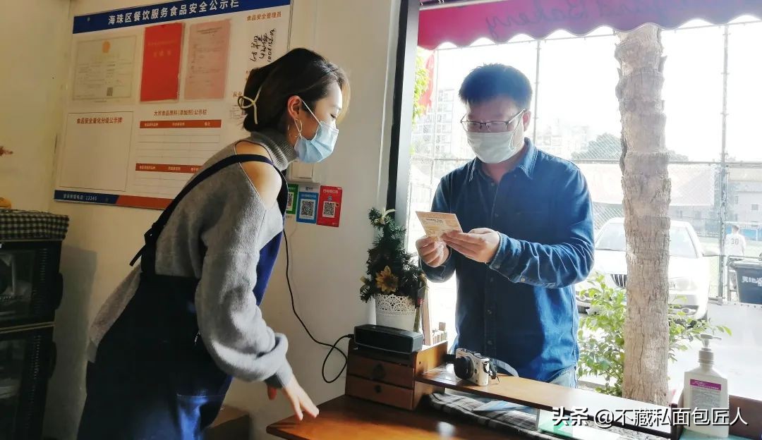 那些开奶茶店的人怎么样了,哪些人开面包店