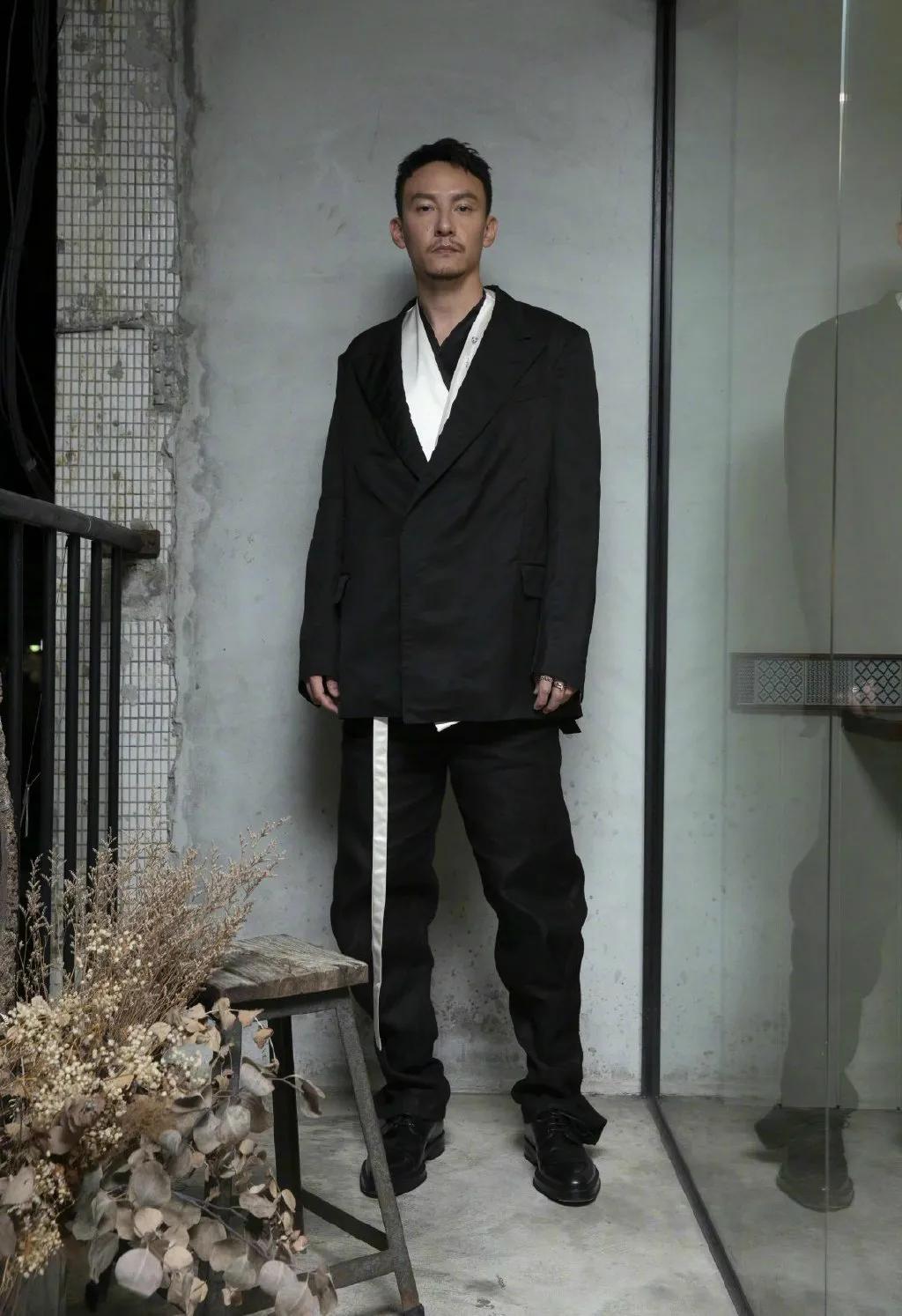 近期男星西装穿搭,一周穿搭男生职场