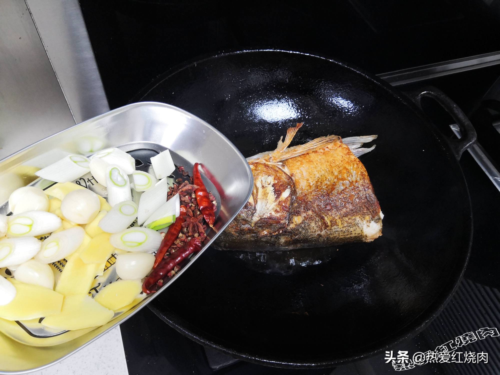 简单好吃的鱼头泡饼,一家三口美食鱼头泡饼