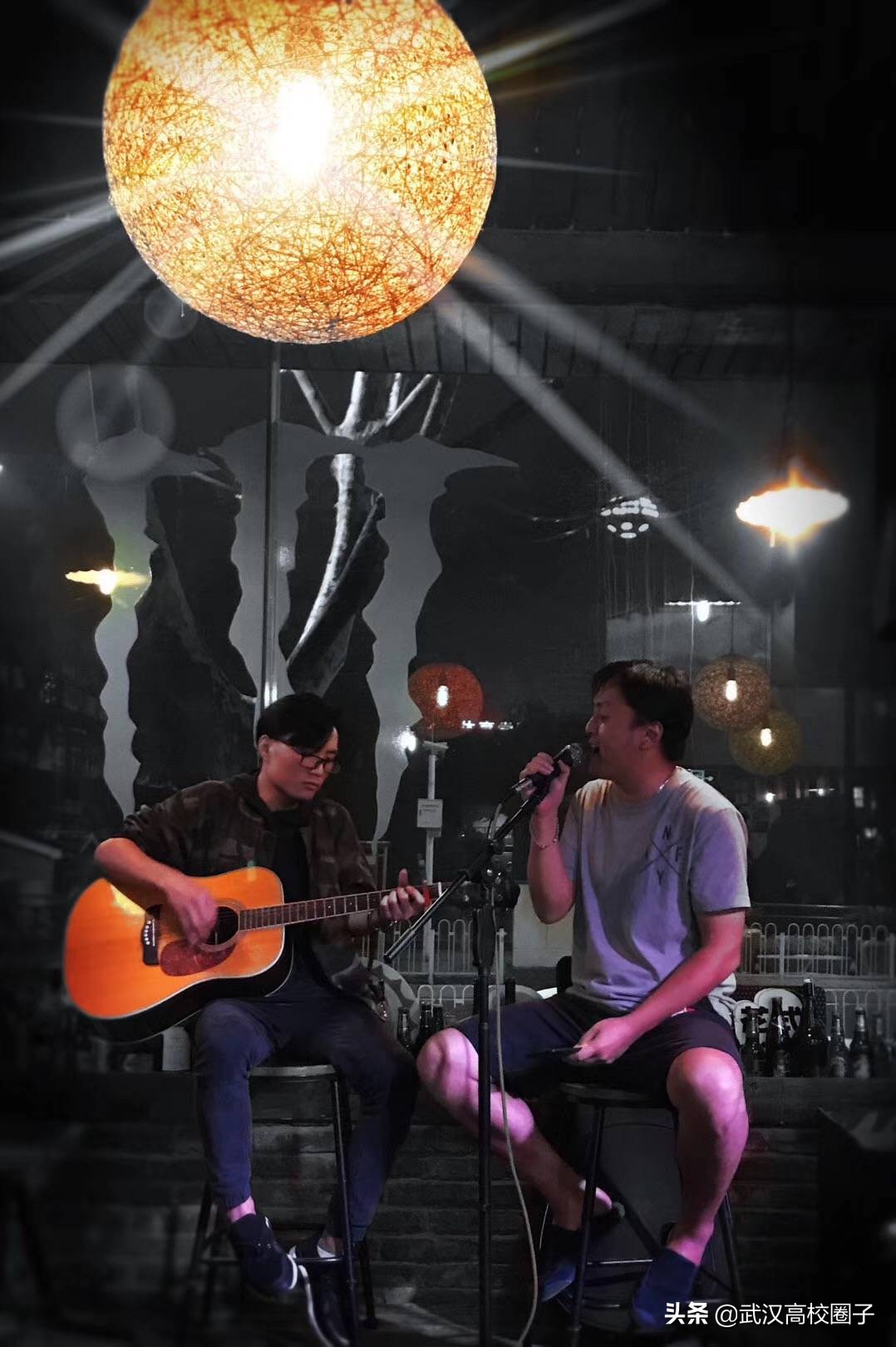 武汉光谷路人唱歌,武汉光谷街头艺人唱的歌