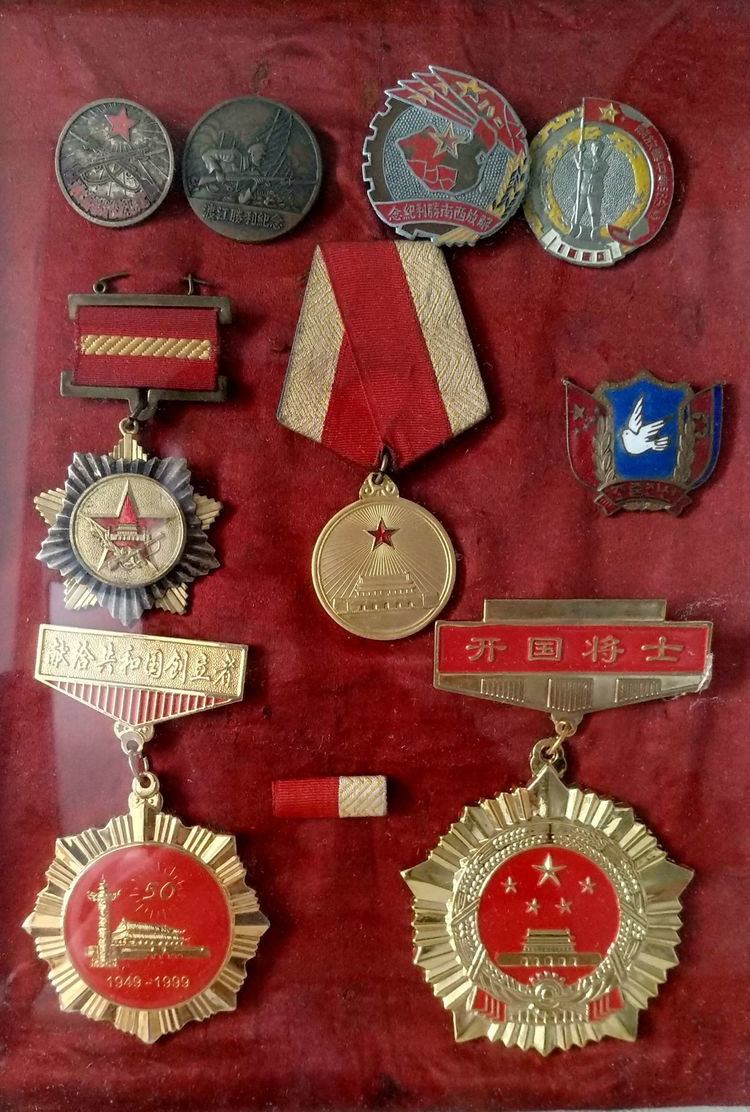 「女兵讲历史」大雪压青松青松挺且直欲知松高洁待到雪化时