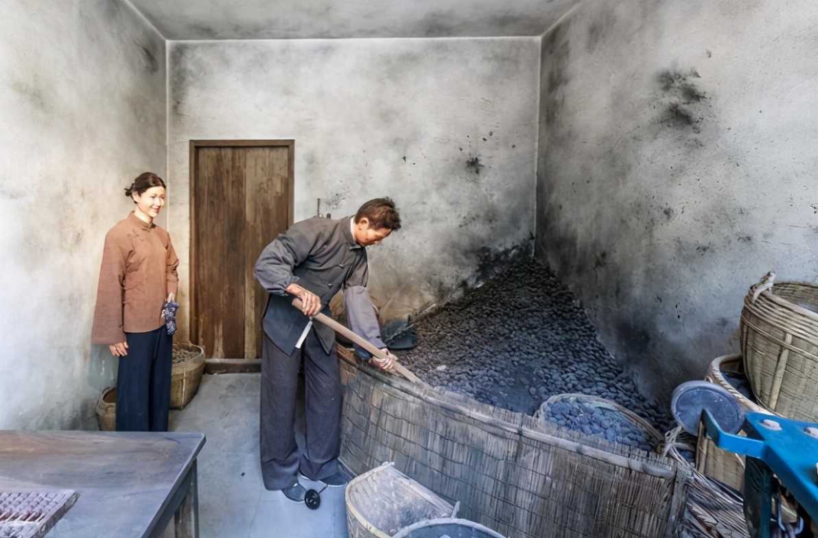 莫言《丰乳肥臀》：美女护士为馒头*身失**，亲弟弟目睹为何不敢制止