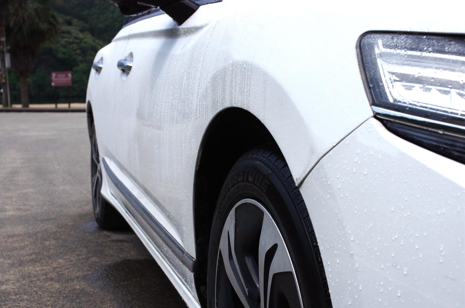 汽车塑料上的污渍怎么去除,汽车上的油烟污渍如何处理