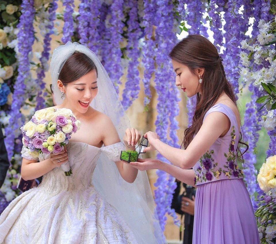 阿娇最漂亮的伴娘服,阿娇伴娘服装图片