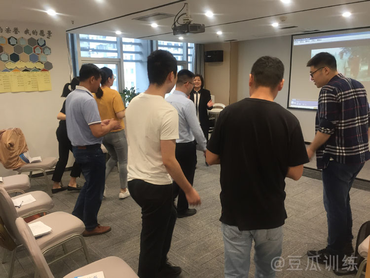 如何克服开会发言时说话紧张,开会时紧张说不出话怎么办