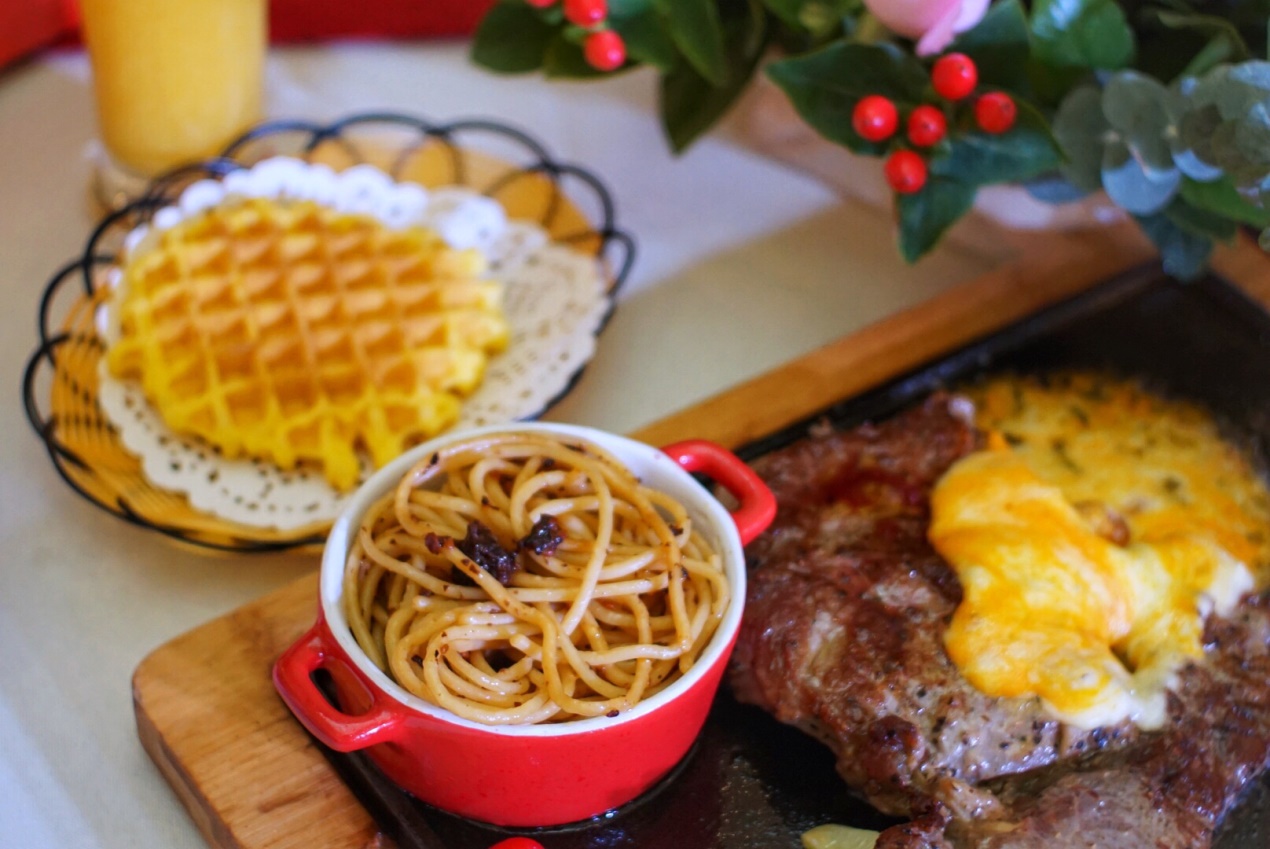 福牛年聚豪客来，厚切牛排加上瀑布芝士，美味翻倍