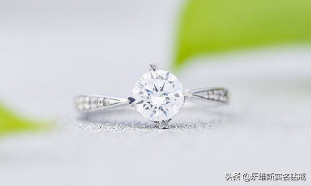 铂金钻戒哪个牌子性价比高又便宜,铂金钻戒价格一般多少钱