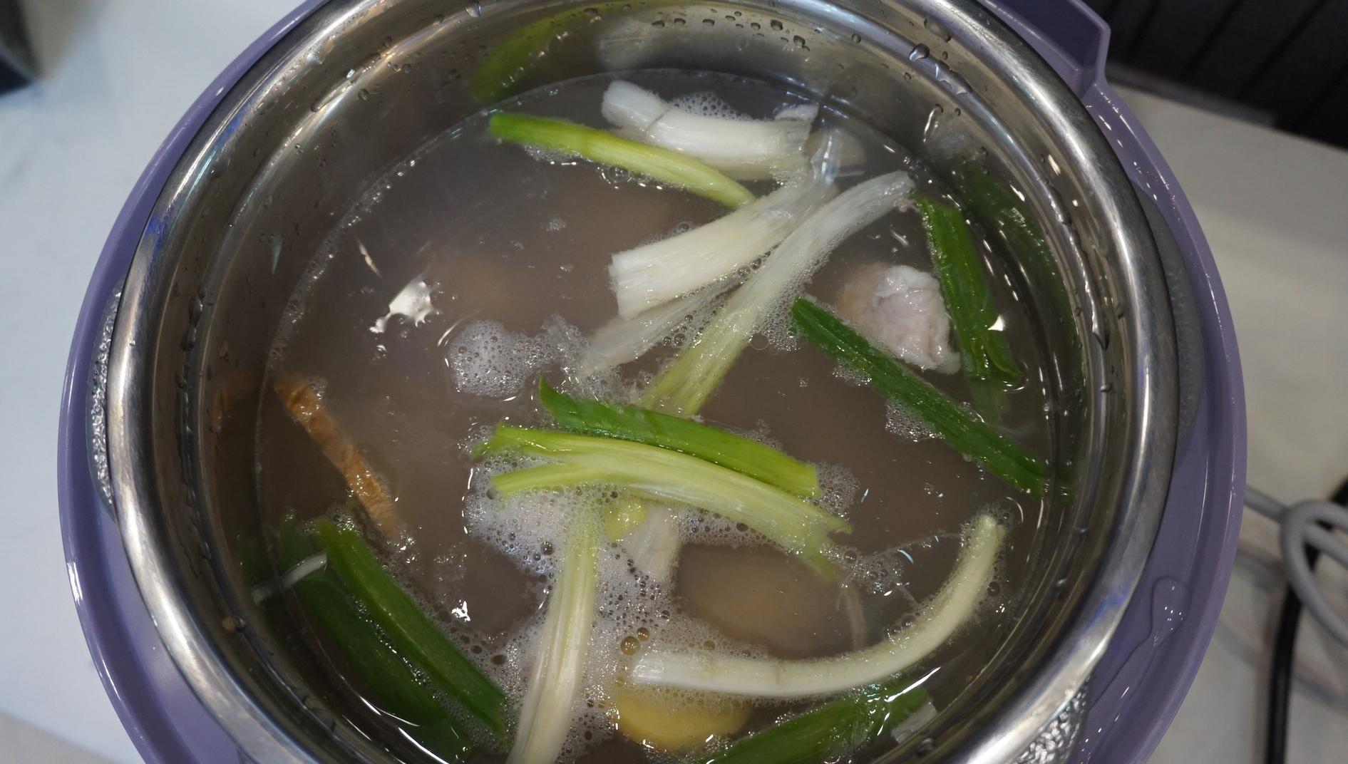 一锅两用双胆,一锅多用多功能的压力煲