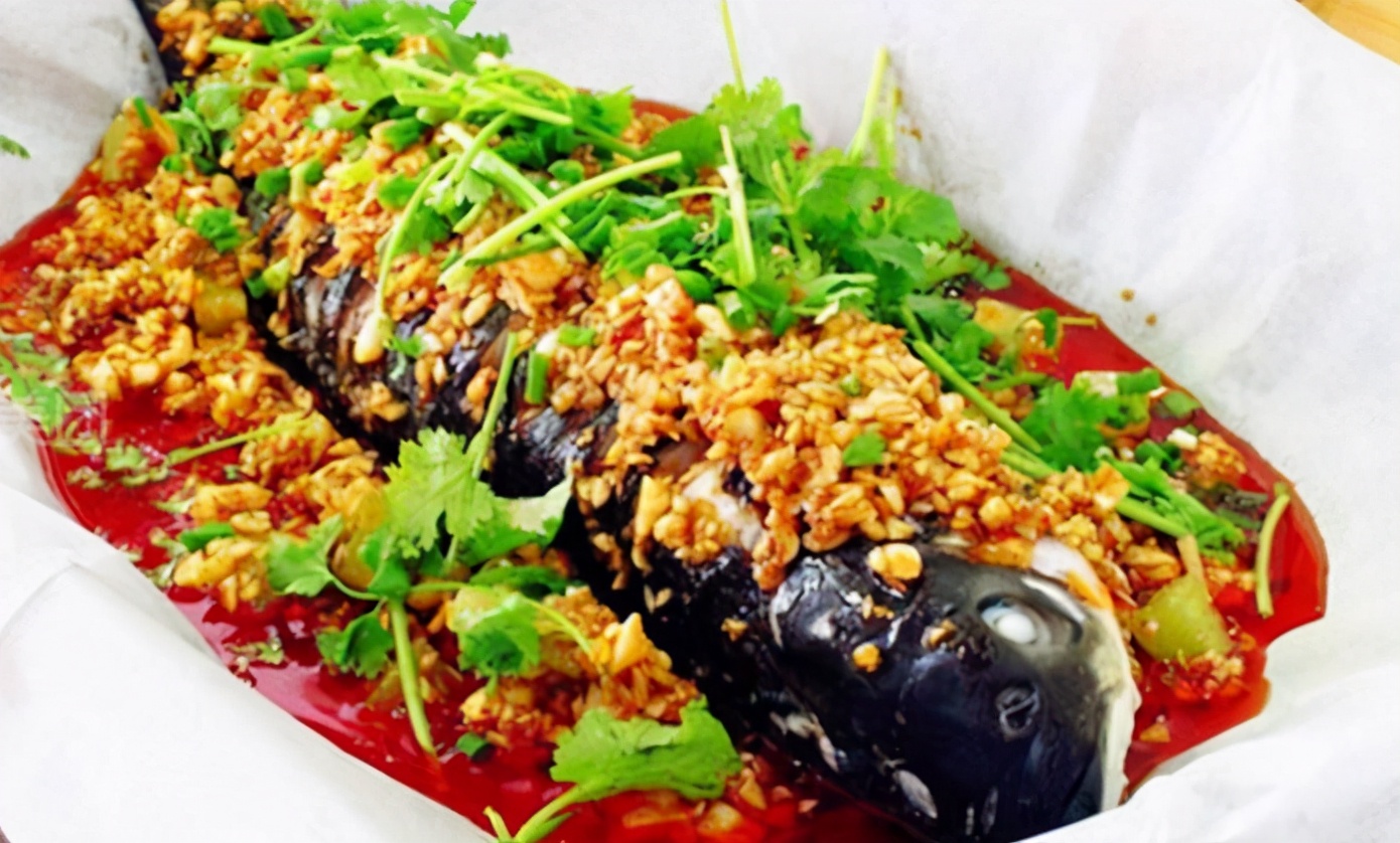 锡纸烤鱼好吃还是纸包烤鱼好吃,纸包烤鱼和烤鱼的区别