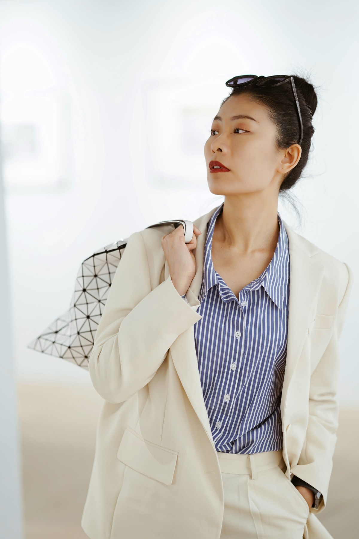 立春之后的时髦实用之选：小西装、风衣和连衣裙