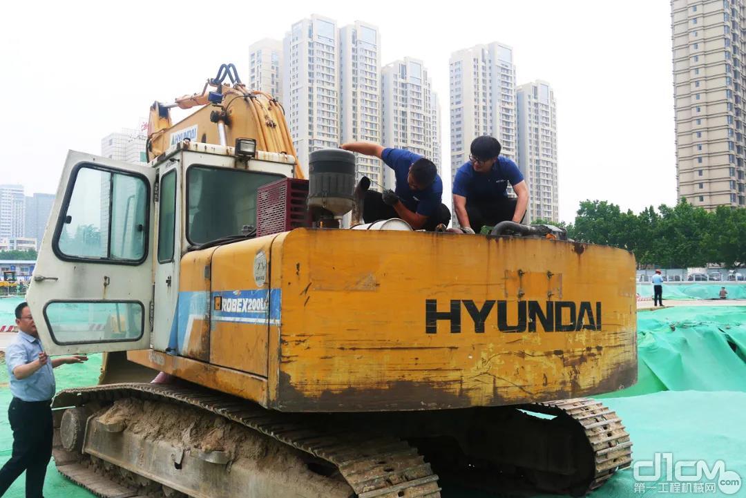 21年劲工轮式挖掘机,最老的现代挖掘机