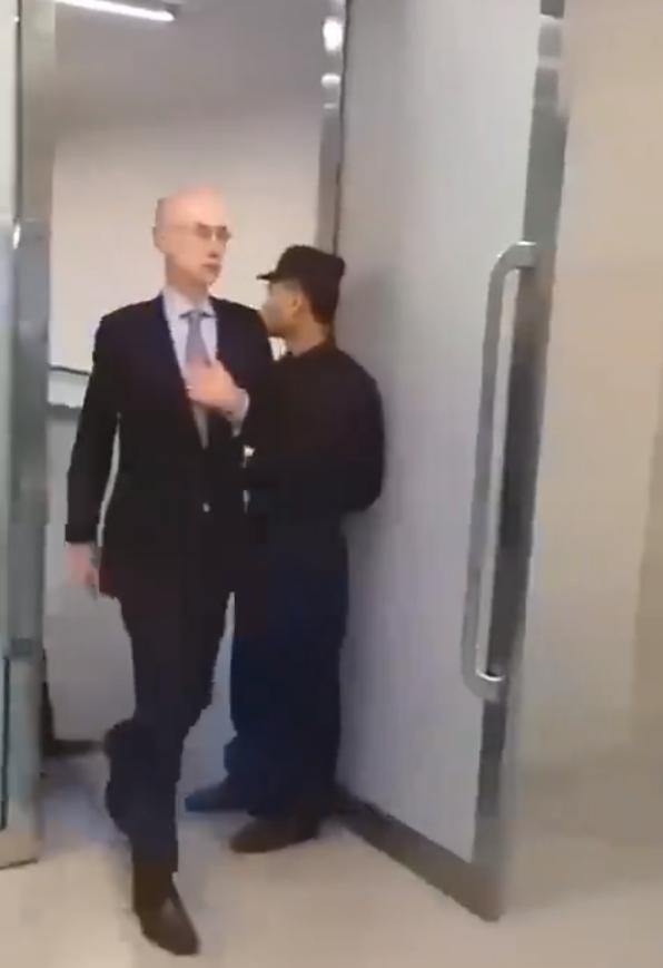 媒体解析，莫雷一条推特，NBA损失32亿，拒不道歉疼的是他们自己