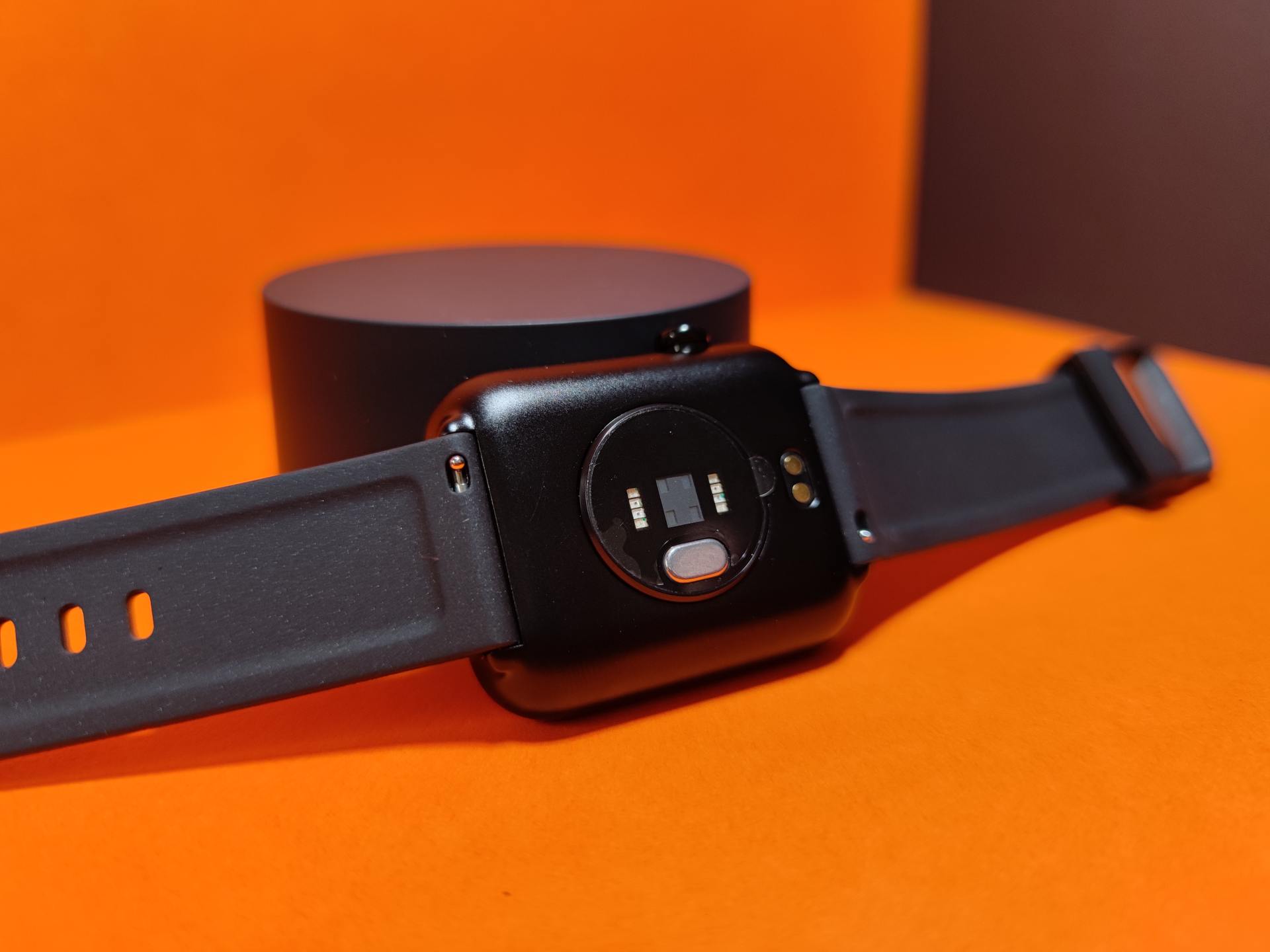 能测气温气压的智能手表,可监测体温和血糖的手表