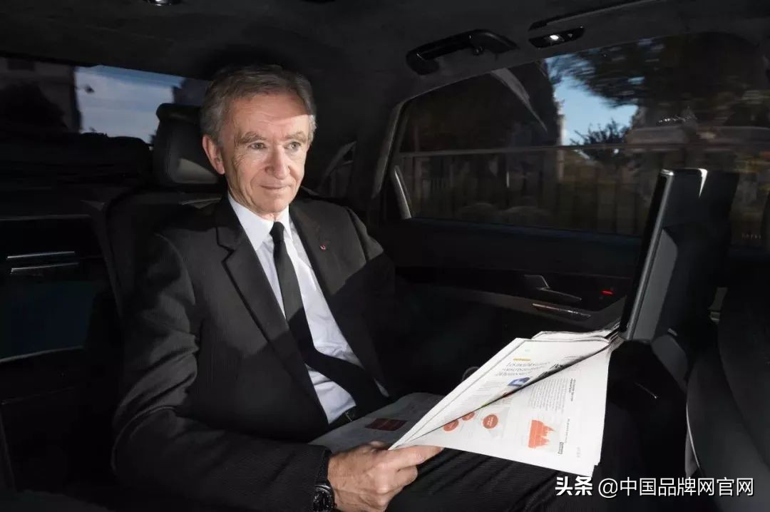 身价千亿帝国总裁,身价千亿的总裁到4s店买车