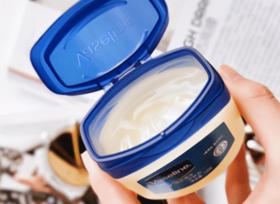 夏季香水怎么用才能使香味持久,味道太浓的香水可以怎样变得好闻