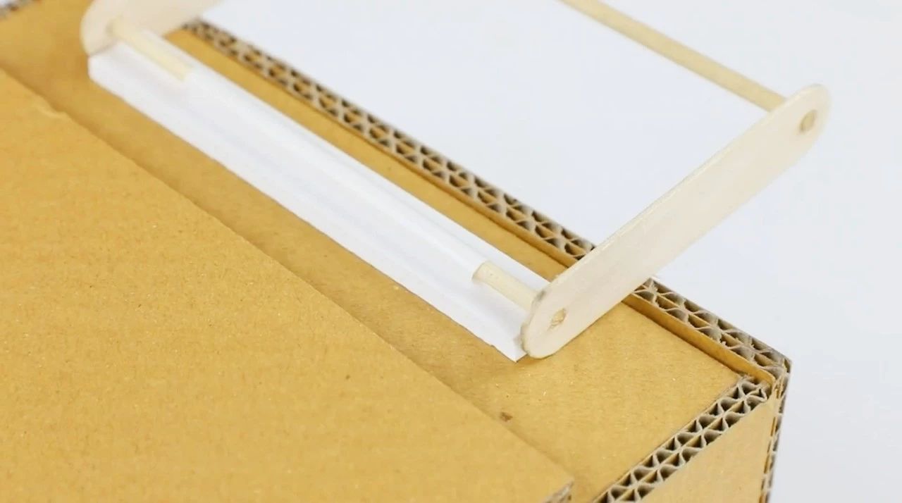 创客|手工做个手机投影仪,跟娃在家看大片