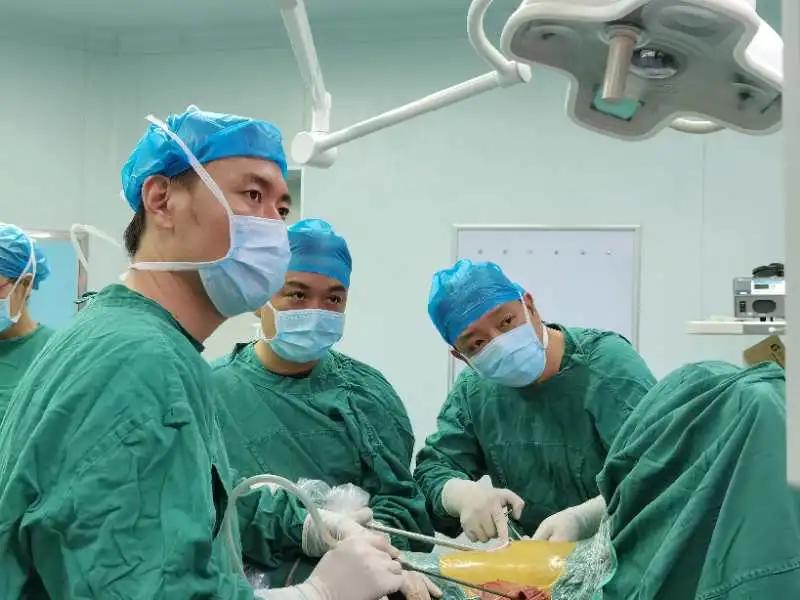 肋骨摔断9根怎么治疗,摔了一跤肋骨断了要紧吗