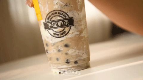 网红饮料喝起来,中药奶茶网红饮品