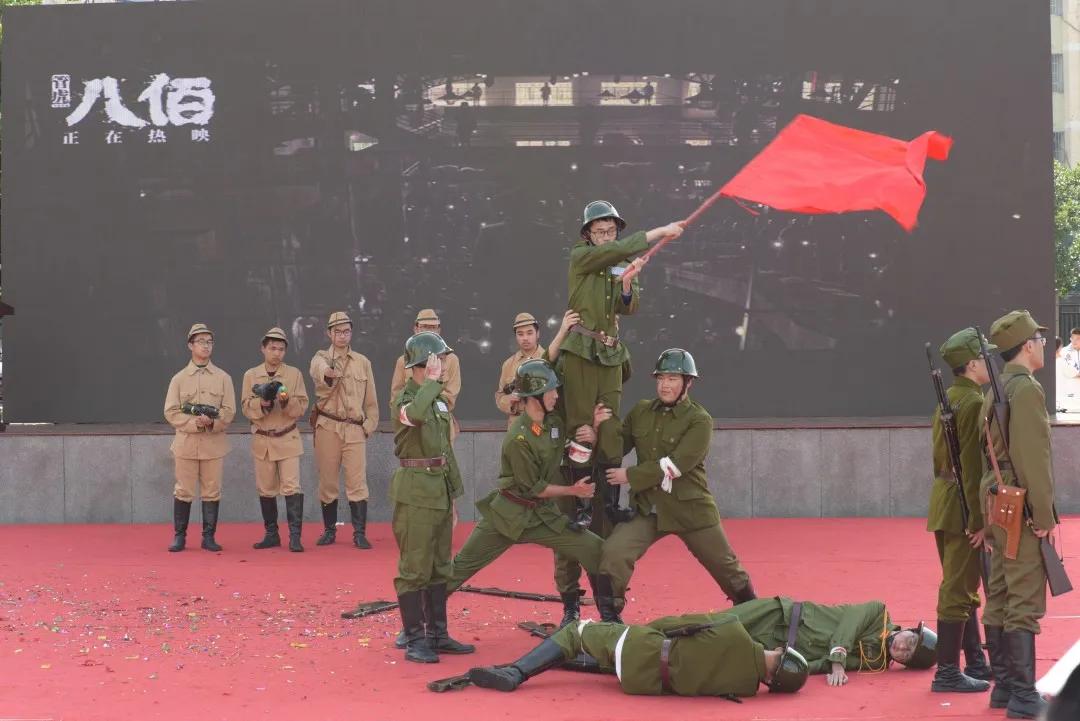 机器人在技能大赛上尬舞,机器人魔性斗舞