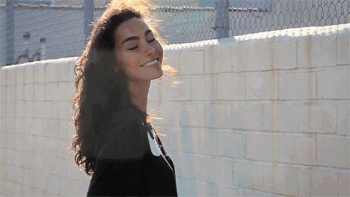 *窥偷**女神AdrianneHo的ins照片,我仿佛打开了新世界的大门……