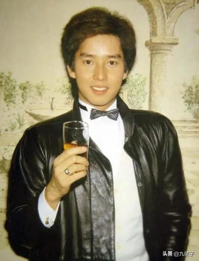 睡粉“惯犯”谭咏麟的瓜