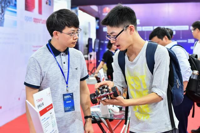 大一刚到宿舍就被舍友针对，或许是你没注意这5点，检查一下自己