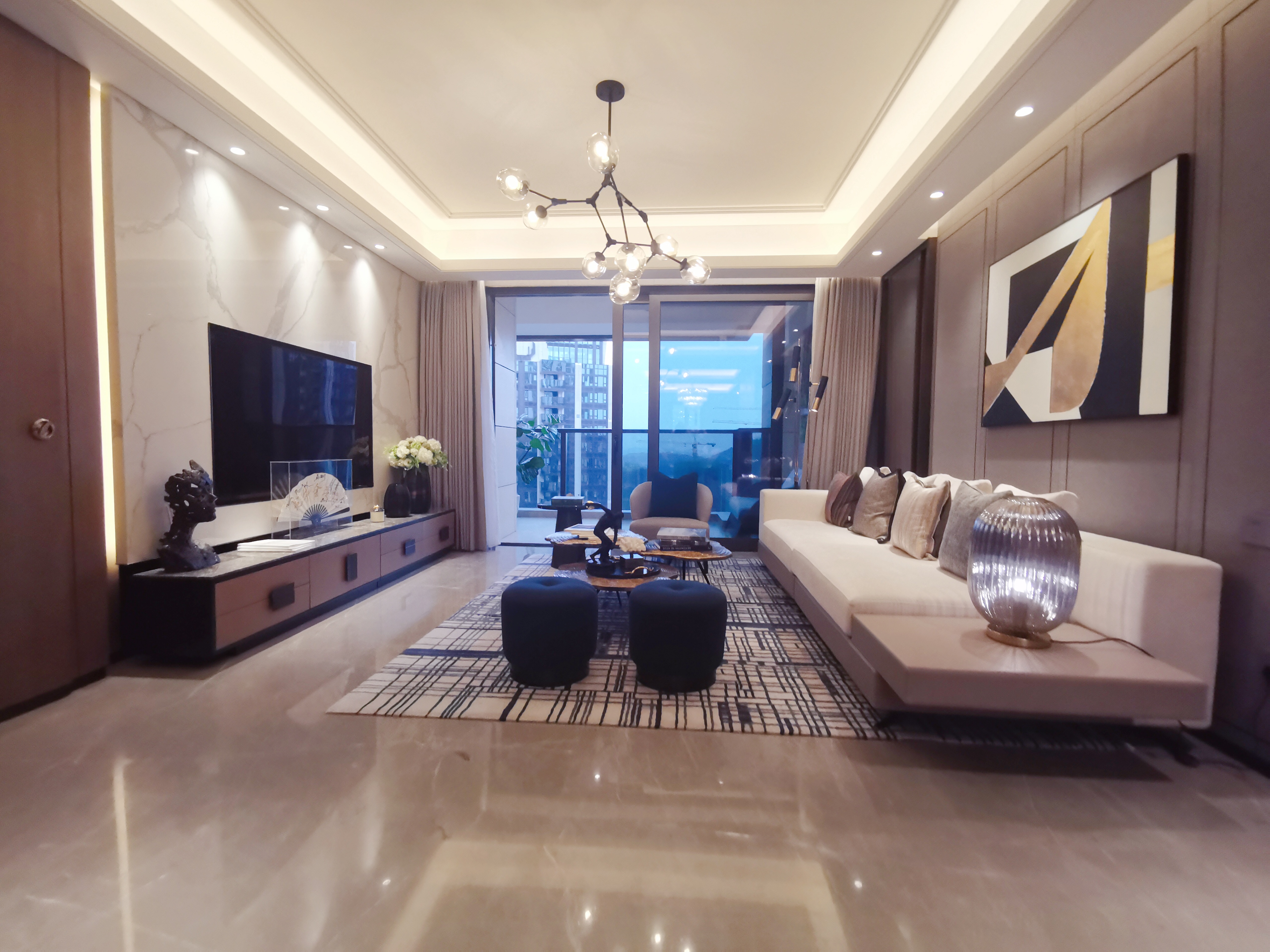 金茂府东区为啥便宜,东湖金茂府值得购买吗