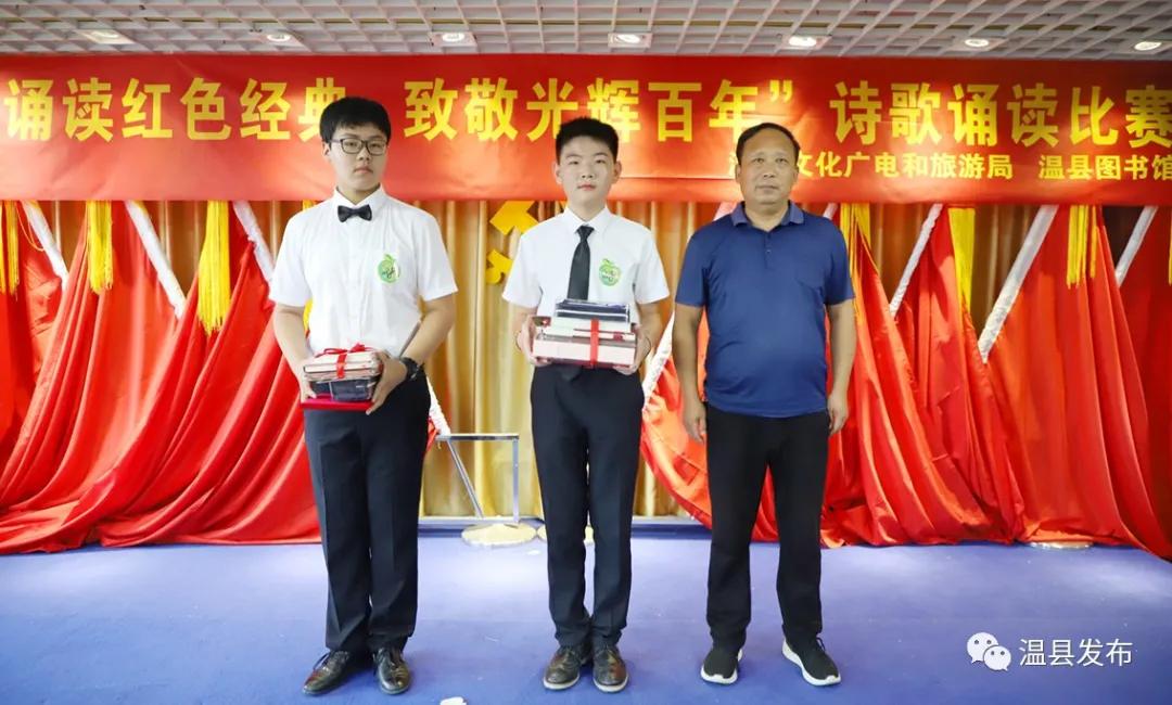 六岁孩子听感人朗诵,孩子朗读被感动