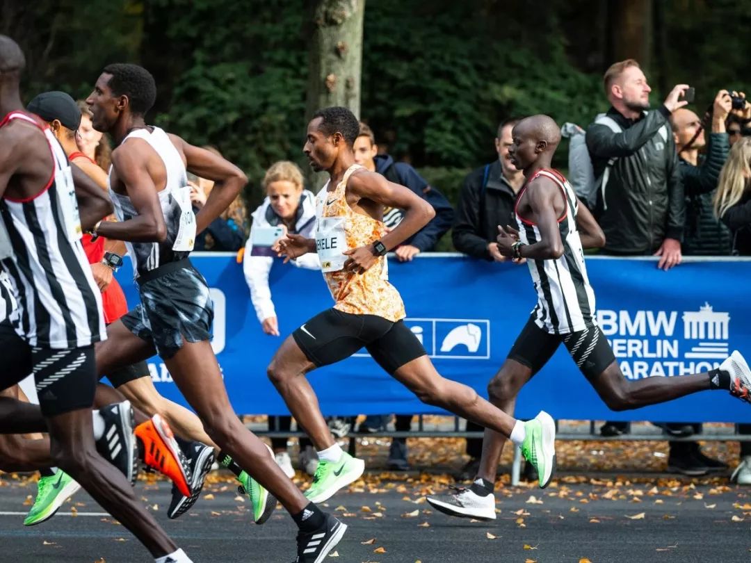 亚瑟士碳板跑鞋metaspeedsky,up302.0elite碳板跑鞋