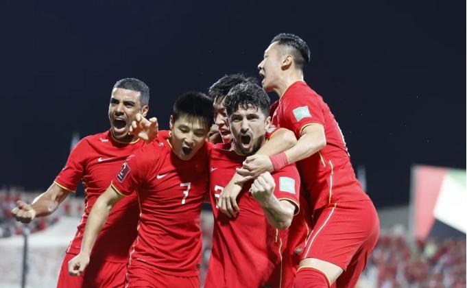 专家：我国正处于社会主义初级阶段，踢不好英式足球并不奇怪