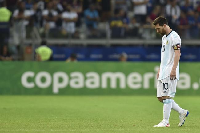 阿根廷陷入困境梅西挺身而出,阿根廷陷入了进退两难的困境