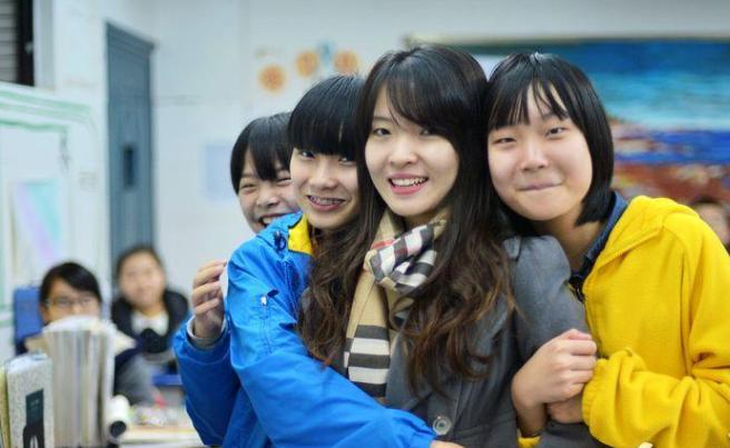 各科老师出奇招，数学老师12个数字画孙悟空，英语老师不示弱