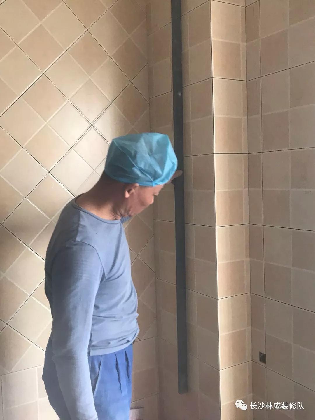 遇到墙面瓷砖破了个洞该怎么解决,遇到瓷砖开裂怎么解决