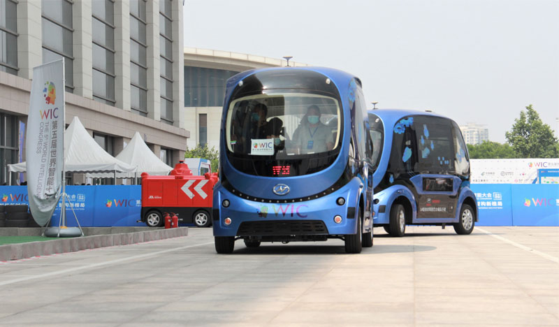 “深蓝”成网红海格客车凭智慧出行引爆津门