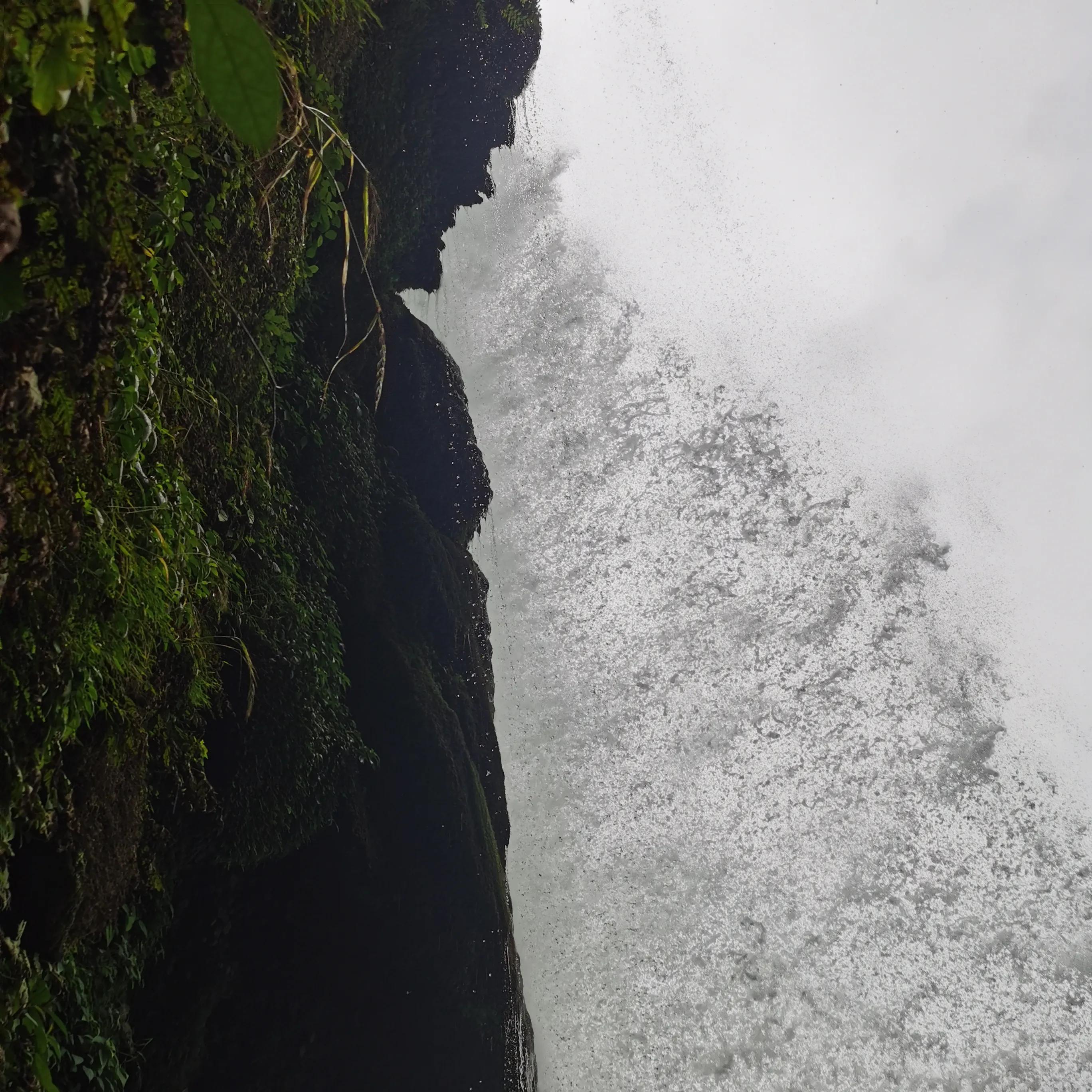 向南方和向北方,登上山顶看美景贵州黄果树瀑布