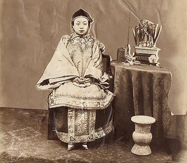 纤妙说应难，须从掌上看，古代为何要用裹小脚的方式对待女性