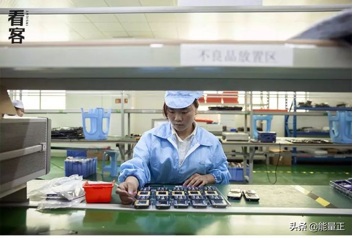 为了逃离包办婚姻，她们前往深圳打工赎身