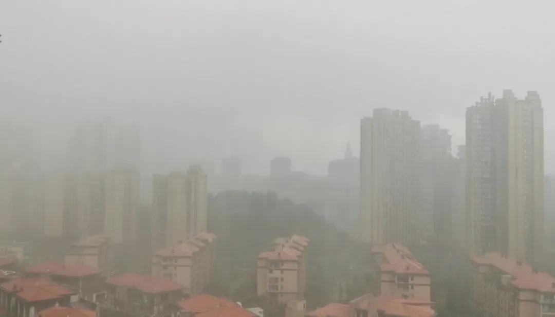 贵阳特大暴雨预警,贵阳市气象台回应下冰雹