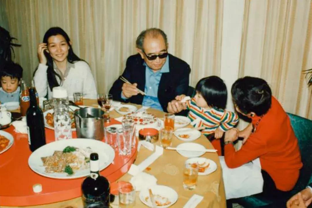 世人说我的爸爸是神，但他就是个普通人