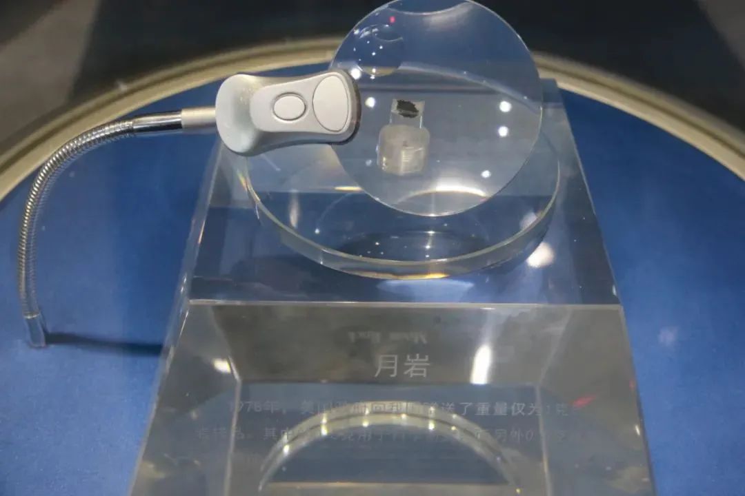 嫦娥五号探月样本会给美国吗,嫦娥五号带回的月壤首次公开亮相