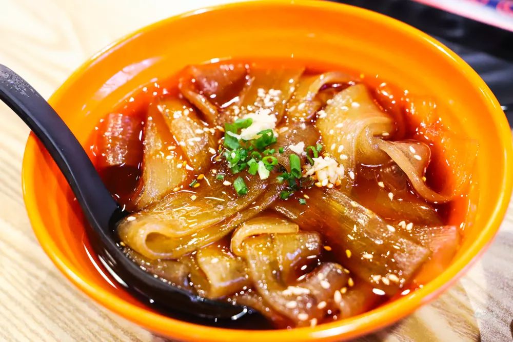 这家国潮网红串串落地襄阳啦，你只管拿串不用涮可以直接开吃