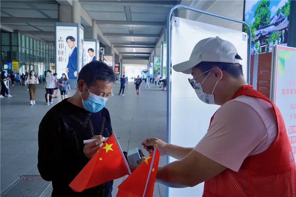 这个国庆节，上汽大众ID.家族用志愿红表达心中热爱