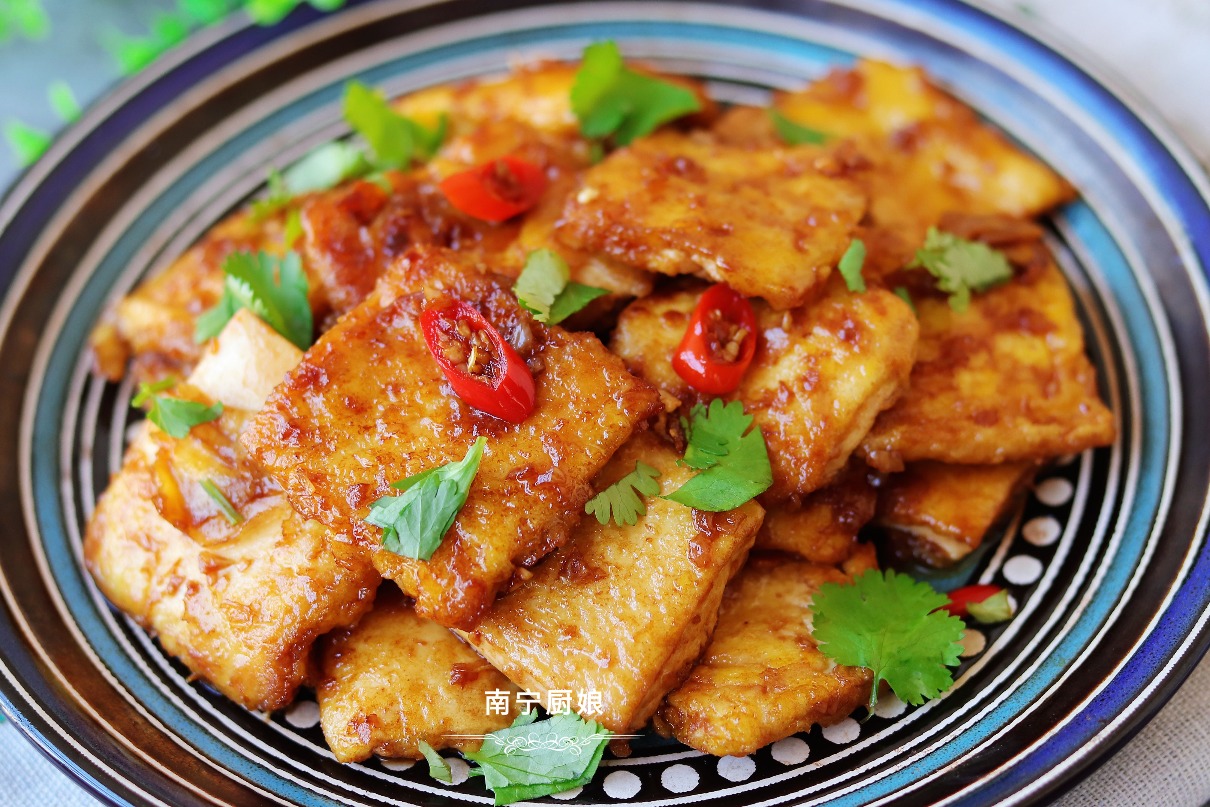 椒盐煎豆腐豆腐外酥里嫩怎么做,豆腐的做法简单又好吃煎豆腐