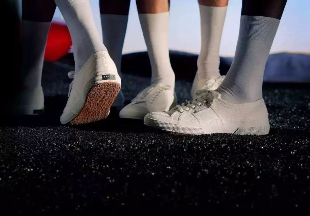 匡威帆布鞋和vans哪个好,帆布鞋不是匡威丢人吗